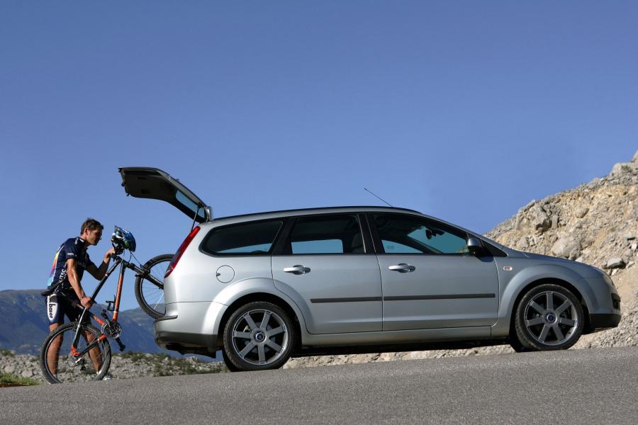  Ford Focus Wagon 2005 года  (фото 26 из 40)